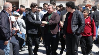 Vali Aydoğdu, Bin 500 Öğrenciyle Ulu Camii'de Kıldı
