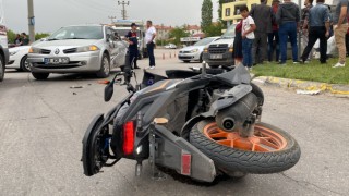 Otomobil Motosiklete Çarptı 2 Kişi Yaralandı