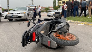 Otomobil Motosiklete Çarptı 2 Kişi Yaralandı