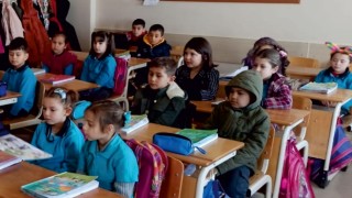 Aksaray'da Binlerce Öğrenci Yeniden Ders Başı Yaptı