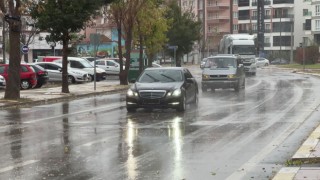 Şiddetli Rüzgar ve Yağmur, Şehri Etkisi Altına Aldı