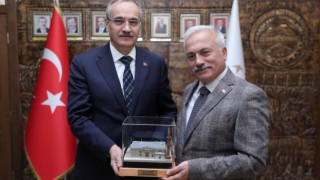 Vali Kumbuzoğlu'na Eski Bakanı Aşcı'dan Ziyaret
