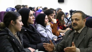 Rektör Arıbaş, Öğrencilerin Sorun ve Taleplerini Dinledi