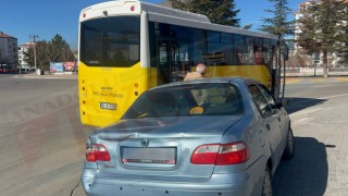 Halk Otobüsü İle Otomobil Çarpıştı