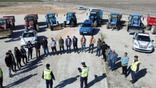 Jandarma, Traktör Sürücülerine Reflektör Dağıttı