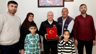 Vali Kumbuzoğlu, şehit ailelerinin kapısını çaldı