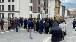 “8 YILDIR BU EVLERİN TESLİM EDİLMESİNİ BEKLİYORUZ”