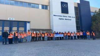 ASÜ’LÜLER MERCEDES KAMYON FABRİKASI’NI GEZDİ