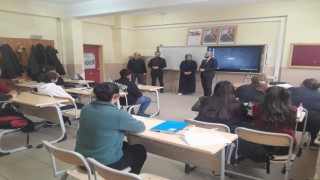 ÖĞRENCİLERE MESLEK TANITIMI VE KARİYER REHBERLİĞİ ETKİNLİĞİ DÜZENLENDİ