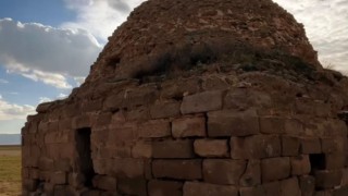 Tarihi Kümbet defineciler tarafından tahrip edildi