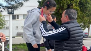 23 Nisan'da minik atletler pistte kıyasıya yarıştı