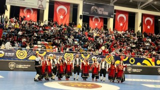 Aksaraylılar Milli Takımı parkede yalnız bırakmadı