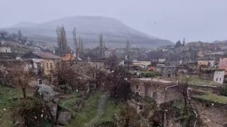 Güzelyurt’ta Nisan Sürprizi: Sağanak Yağış Yerini Kar Yağışına Bıraktı