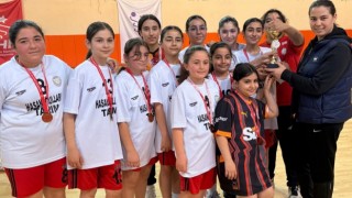 Küçük Kızlar hentbolda Aksaray Belediye Spor’dan çifte zafer