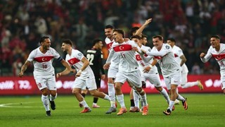 TÜRKİYE FİNALLERDE! AKSARAY’DA YÜZLERCE KİŞİ COŞKUYU PAYLAŞTI