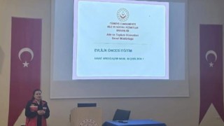 Üniversite öğrencilerine evliliğin temelleri anlatıldı