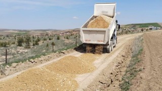 Ağaçören’de bozulan köy yolları tek tek onarılıyor