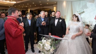 Aksaray’da yılın düğünü: Yakup Türk ile Raziye eskil mutluluğa evet dedi