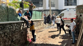 Feci kaza! İnşaat işçisi demire saplandı