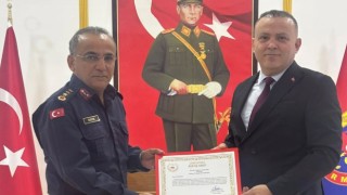 Hayırsever iş insanına Jandarma Asayiş Vakfı’ndan plaket