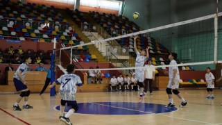 Küçük voleybolcuların final heyecanı Aksaray’da yaşanıyor