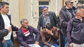 Ölümden kıl payı kurtuldu, kardeşlerinin cenazesine katıldı