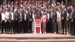 Aksaraylı delegelerin de desteğiyle olağanüstü kurultay imzaları CHP Genel Merkezi’nde