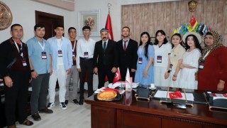 Özbek gençlerden Müdür Yıldız'a ziyaret