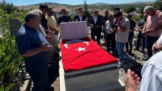 Ülkücü Şehit Ali Ekin kabri başında dualarla anıldı
