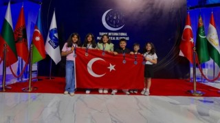Aksaraylı Betül Tanış matematikte dünya birincisi
