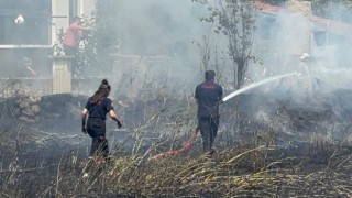 Hacılar Harmanı Mahallesi'nde ot yangını paniğe neden oldu