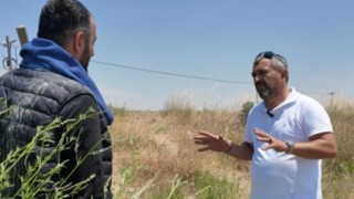 Hakan Darılmaz hasat kaldıran üreticiyle buluştu