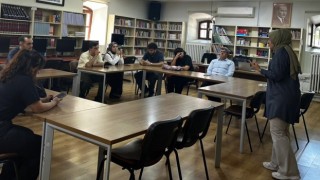 Öğretmen adaylarına Halk Kütüphanesi tanıtıldı