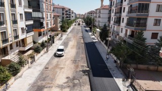 Kılıçarslan Mahallesi’nde yollar sıcak asfaltla yenileniyor
