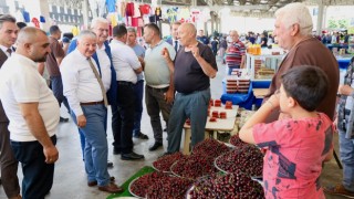 Vali Duru pazarda esnafın ve üreticinin nabzını tuttu