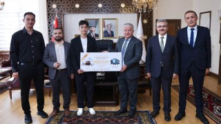 Yapay zekâyla Türkiye birinciliğine uzandı