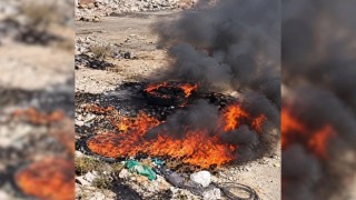 Eskil’de plastik atıkları yakan şahıs kameradan tespit edildi