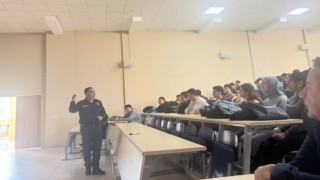 ASÜ’de dijital dünyanın tuzakları anlatıldı