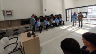 Meslek lisesinde uygulamalı eğitimi yerinde inceledi