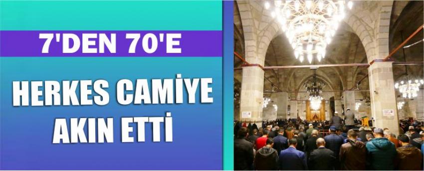 7’den 70’e Herkes Camiye Akın Etti