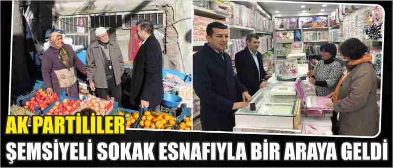 Ak Partililer Şemsiyeli Sokak Esnafıyla Bir Araya Geldi