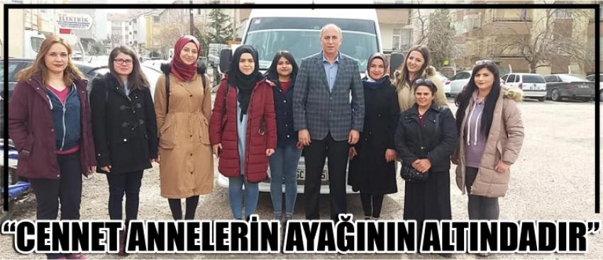 “Cennet Annelerin Ayağının Altındadır”