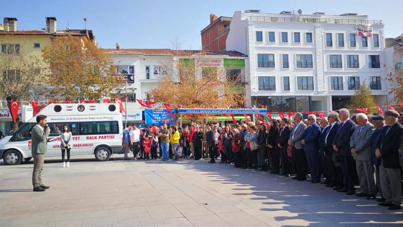 CHP 'Cumhuriyet'i Çelenkle Kutladı
