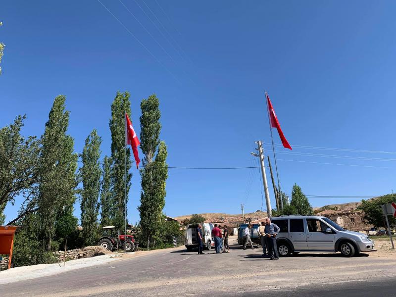 Çimeliyeni Köyde Dev Bayrak Göndere Çekildi