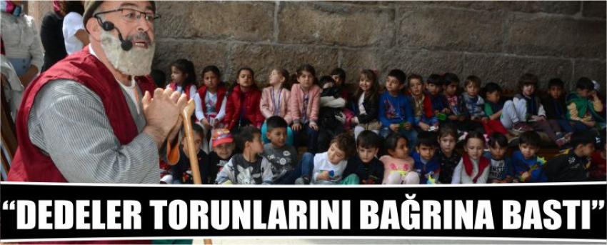 “Dedeler Torunlarını Bağrına Bastı”