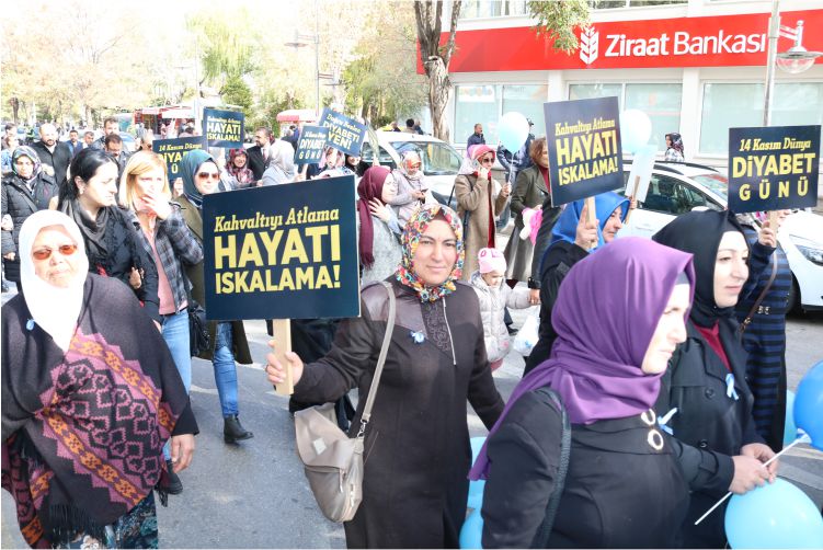 Diyabete Farkındalık İçin Mavi Balonlarla Yürüdüler