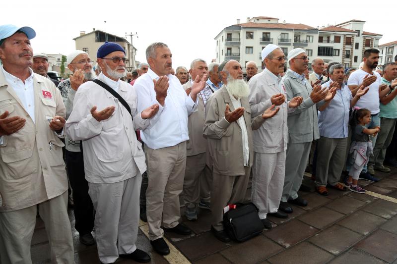 Dualarla Kutsal Topraklara Uğurlandılar