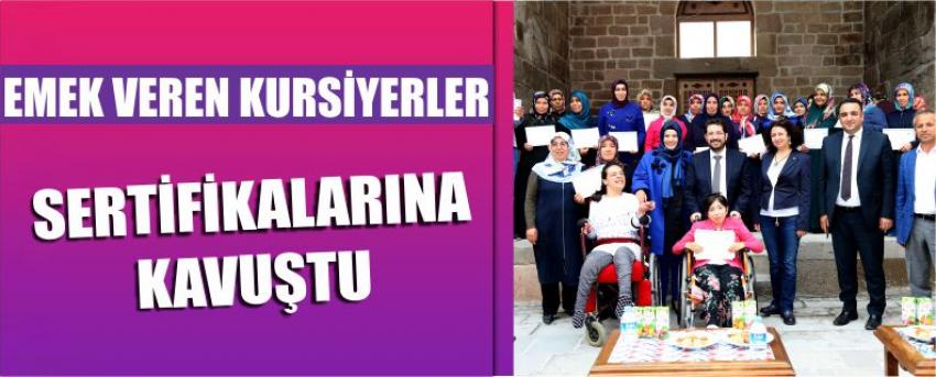 Emek Veren Kursiyerler Sertifikalarına Kavuştu