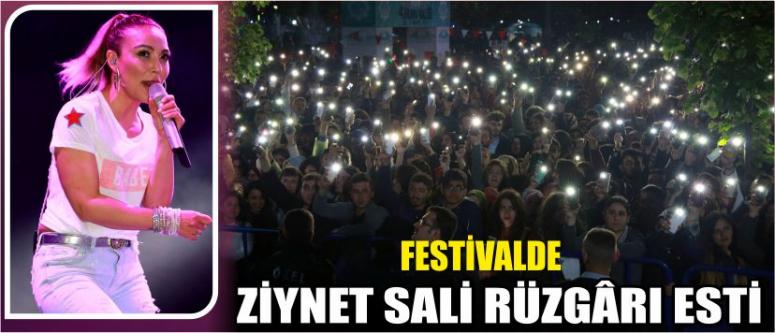 Festivalde Ziynet Sali Rüzgârı Esti