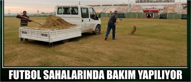 Futbol Sahalarında Bakım Yapılıyor